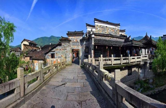 福建男人,21岁逃到印尼,79岁身家180亿,员工60万,成华人首富